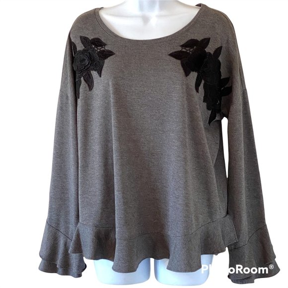 FINAL CHANCE! CLOSET CLOSING! - Picture 1 of 11
